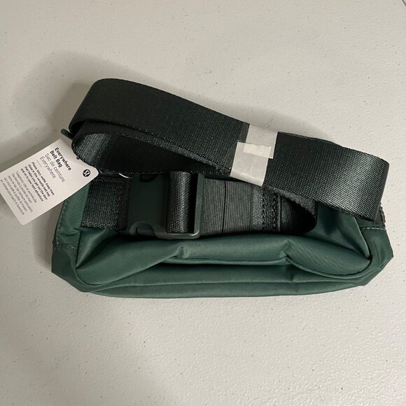 Lululemon Athletic Everywhere Belt Bag 1L NWT Medium Forest / Dark Forest - Picture 2 of 6
